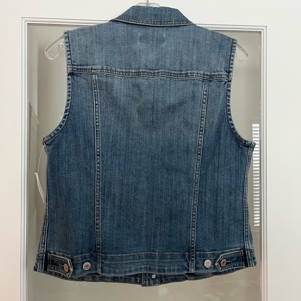 TALBOTS DENIM VEST SIZE MEDIUM NWT! - Picture 2 of 2